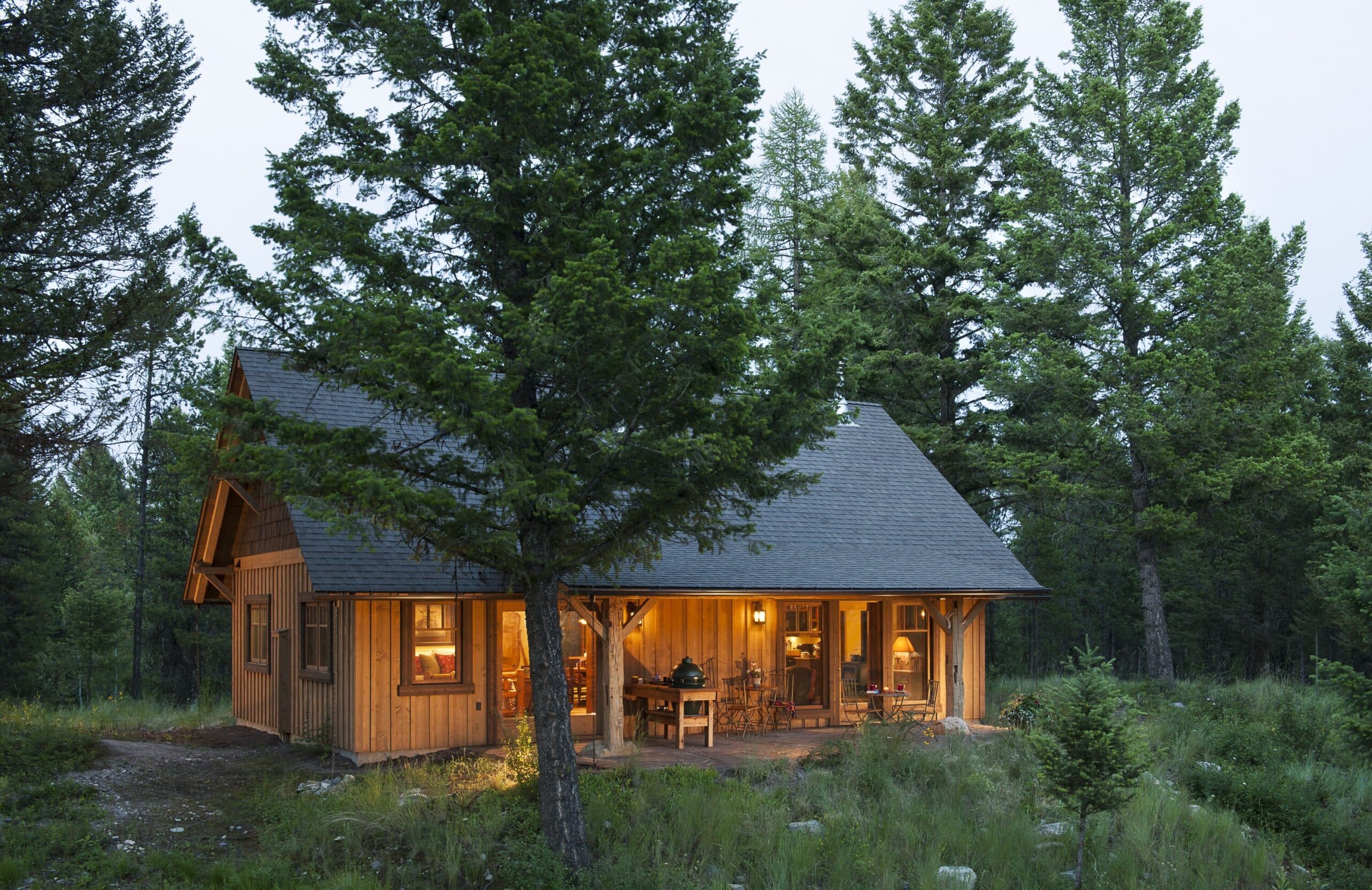 Historic Cabin-Guest House: A Scenic Retreat with Mountain Views and Lake Access